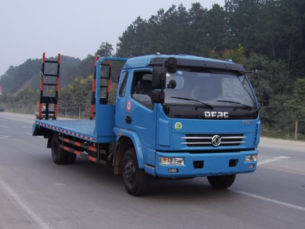 東風(fēng)多利卡平板運(yùn)輸車